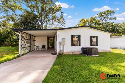 Photo 2 of 40 of home located at 6404 Lakewood Drive Unit D Ocala, FL 34472