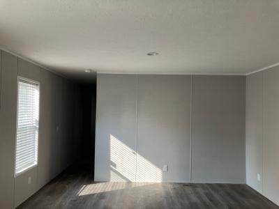 Photo 4 of 6 of home located at 1123 Fairmont Circle Brookfield, OH 44403