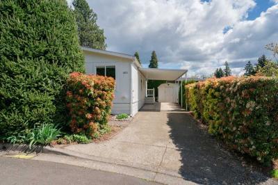 Photo 4 of 26 of home located at 8851 SE Shadowbrook Ct #85 Clackamas, OR 97015