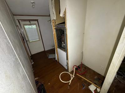 Photo 4 of 18 of home located at 1726 N Main St Cleburne, TX 76033