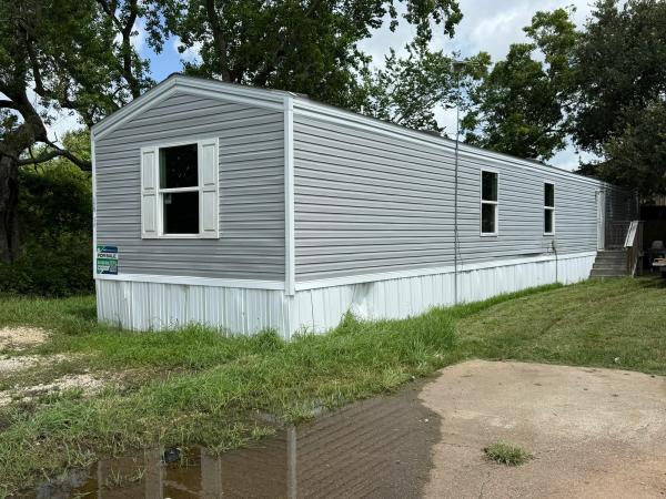 Photo 1 of 2 of home located at 720 S Shanks St Trlr 17 Clute, TX 77531