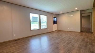 Photo 4 of 31 of home located at 43 Sanshirl Dr Benton, KY 42025