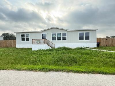 Mobile Home at 2033 Little Creek Wa Hockley, TX 77447