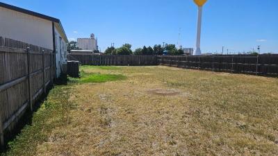Photo 3 of 14 of home located at 1602 Avenue H Petersburg, TX 79250