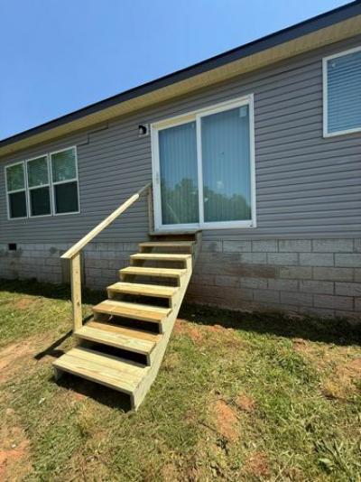 Photo 4 of 14 of home located at 348 Lynn Dr Fraziers Bottom, WV 25082