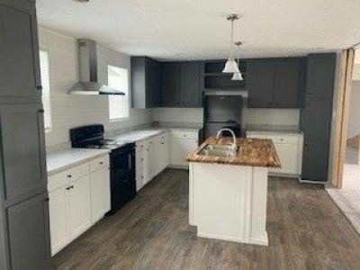 Photo 5 of 14 of home located at 14 Woodland Park Rd Waverly, OH 45690
