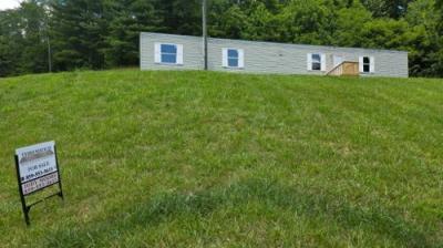 Photo 2 of 14 of home located at 1060 Veneable School Rd Booneville, KY 41314