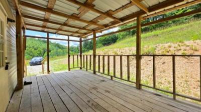 Photo 4 of 14 of home located at 1060 Veneable School Rd Booneville, KY 41314