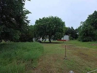 Photo 5 of 11 of home located at 420 E Douglas St Earlsboro, OK 74840