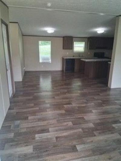 Photo 2 of 20 of home located at 1150 Hillview Dr Huntington, WV 25702