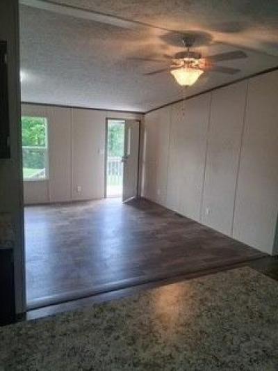 Photo 3 of 20 of home located at 1150 Hillview Dr Huntington, WV 25702