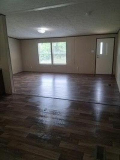 Photo 4 of 20 of home located at 1150 Hillview Dr Huntington, WV 25702