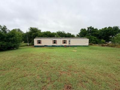 Photo 2 of 14 of home located at 2735 County Street 2798 Chickasha, OK 73018