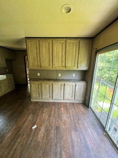 Photo 4 of 12 of home located at 9274 County Road 3418 Brownsboro, TX 75756
