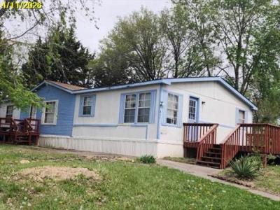 Mobile Home at 811 SE Ridgeview Dr Topeka, KS 66609