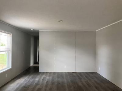 Photo 3 of 5 of home located at 1233 North Park Lane Brookfield, OH 44403