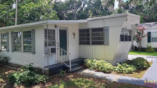 Photo 1 of 2 of home located at 812 W Colonial Circle Daytona Beach, FL 32117