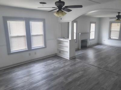 Photo 3 of 12 of home located at 904 44th Ave E Bradenton, FL 34203