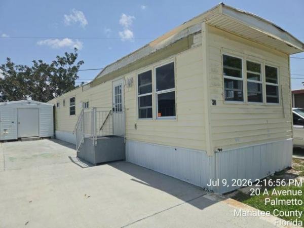 Photo 1 of 2 of home located at 5611 Bayshore Rd, Lot 20 Palmetto, FL 34221