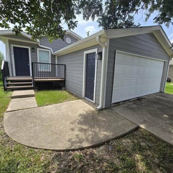 Photo 1 of 2 of home located at 16038 Maladi Drive Houston, TX 77053