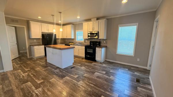 Photo 1 of 2 of home located at 7151 Woodlake Pkwy #413 San Antonio, TX 78218