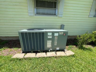 Photo 4 of 20 of home located at 153 Woodland Drive Leesburg, FL 34788