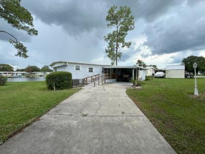 Photo 3 of 19 of home located at 166 North Lake Drive Leesburg, FL 34788