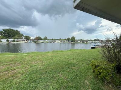 Photo 5 of 19 of home located at 166 North Lake Drive Leesburg, FL 34788