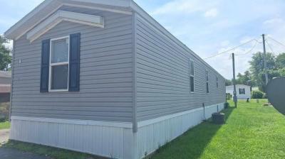 Mobile Home at 2009 Hamburg Pike Trlr 101 Jeffersonville, IN 47130