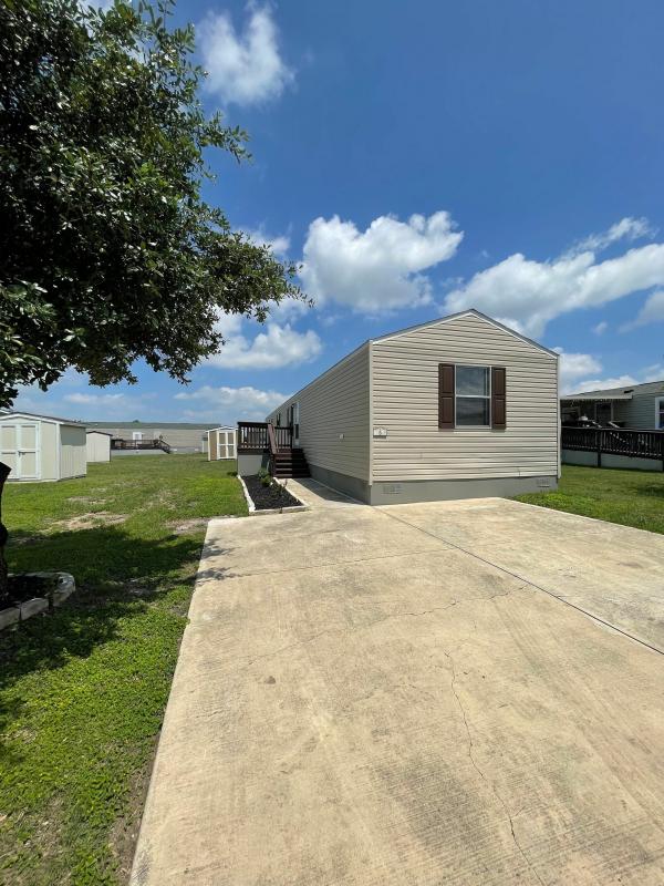 Photo 1 of 2 of home located at 7151 Woodlake Pkwy #006 San Antonio, TX 78218