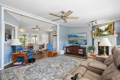 Photo 3 of 4 of home located at 412 Harbor Heights Dr Waterford, WI 53185