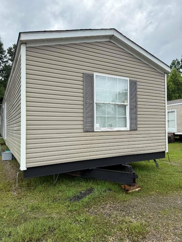 Photo 1 of 2 of home located at Highland Used Homes Llc 16726 Florida Blvd Baton Rouge, LA 70819