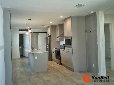 Photo 3 of 36 of home located at 5431 NE 35th Street Silver Springs, FL 34488