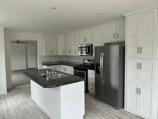 2023 Champion RA2852215 Mobile Home