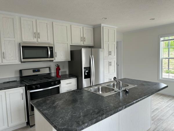 2023 Champion RA2852215 Mobile Home