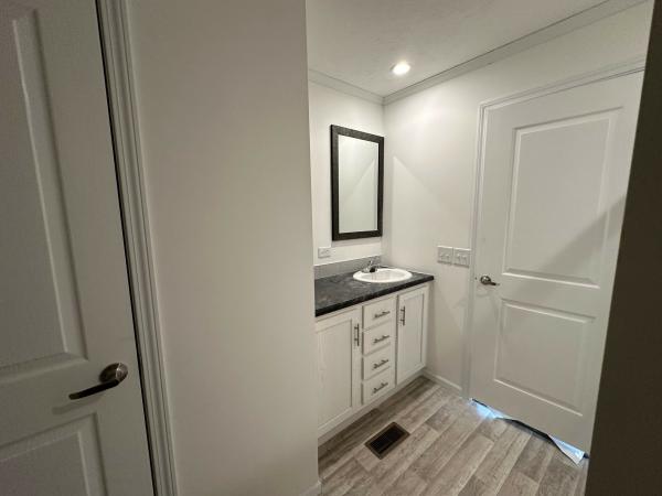 2023 Champion RA2852215 Mobile Home