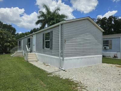 Photo 2 of 9 of home located at 6280 Hamilton Dr. #5 Fort Myers, FL 33905
