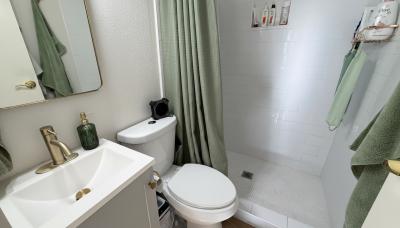 Photo 5 of 8 of home located at 825 West La Palma Avenue 40 Anaheim, CA 92801