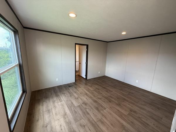 2022 MIYO 35MYO16763AH22 Manufactured Home