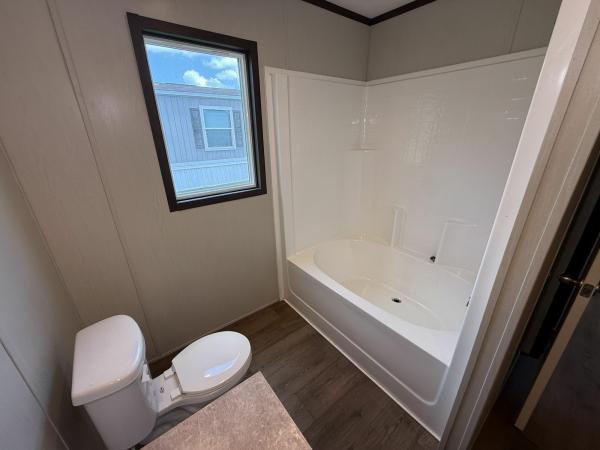 2022 MIYO 35MYO16763AH22 Manufactured Home