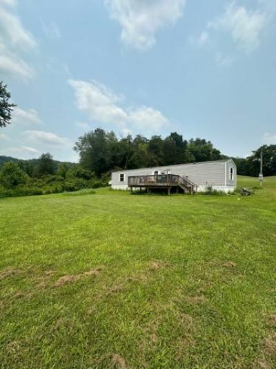Mobile Home at 1553 Middle Fork Rd Kenna, WV 25248