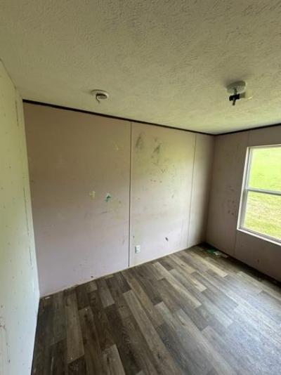 Photo 5 of 7 of home located at 1553 Middle Fork Rd Kenna, WV 25248