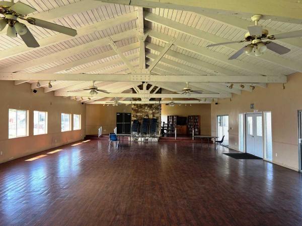2005 SKYLINE 4 Bedrooms Manufactured Home