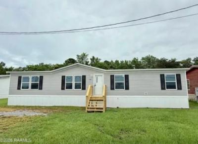 Photo 2 of 28 of home located at 207 Liz Dr Saint Martinville, LA 70582