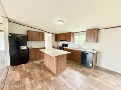 Photo 3 of 28 of home located at 207 Liz Dr Saint Martinville, LA 70582