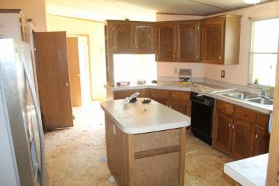 Photo 4 of 9 of home located at 811 SE Ridgeview Dr Topeka, KS 66609