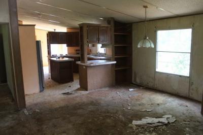 Photo 5 of 9 of home located at 811 SE Ridgeview Dr Topeka, KS 66609