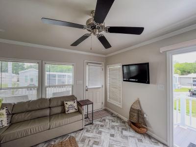 Photo 5 of 27 of home located at 28229 Cr 33, Lot W353 Leesburg, FL 34748
