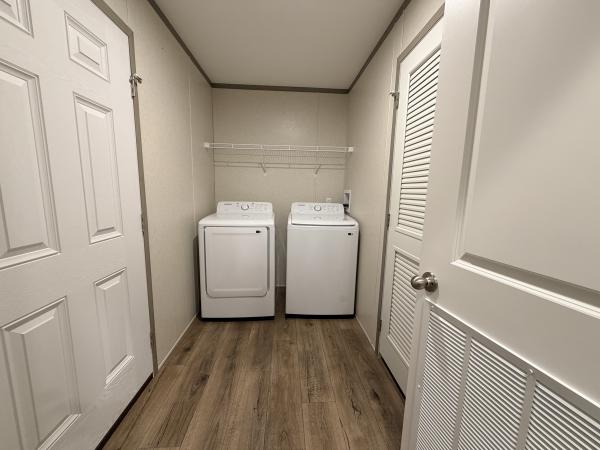 2026 clayton 95CCS28563BH Mobile Home