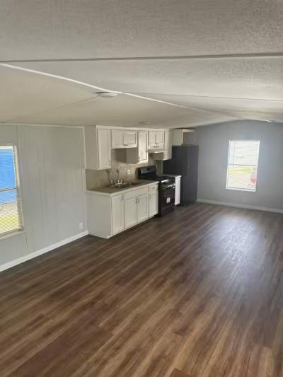 Photo 3 of 11 of home located at 335 Circle Drive Deland, FL 32724